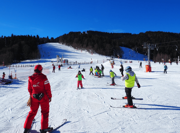 large piste pour école de ski à Ax 23 domaines